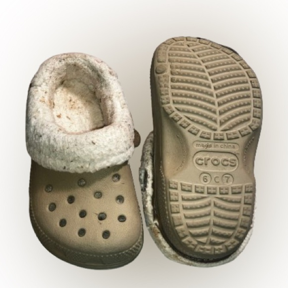 Cozy Children’s Tan CROCS with Sherpa Fleece Lining Size 6/7C - Picture 4 of 5